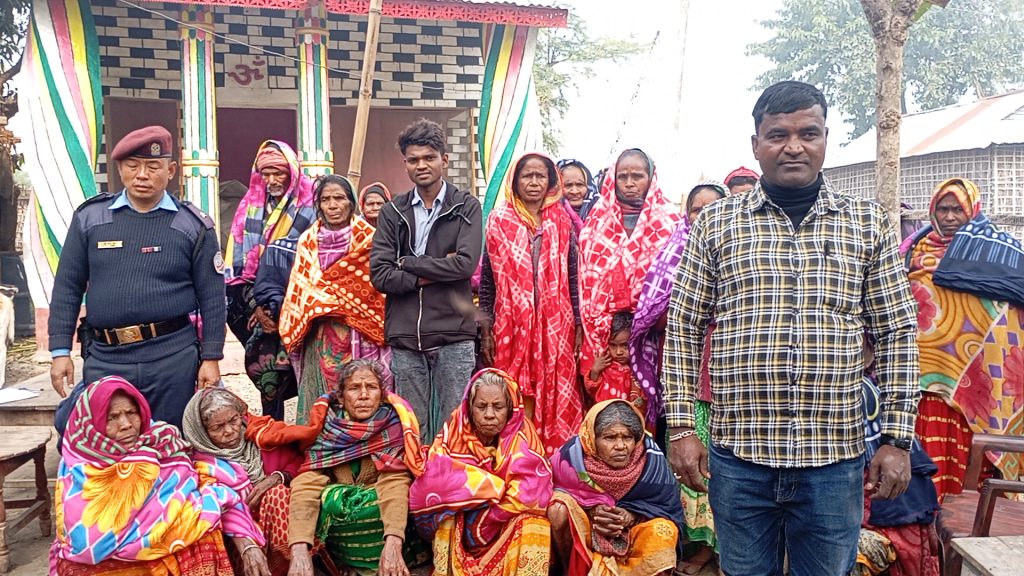३५ जना विपन्न परिवारलाई कम्बल वितरण