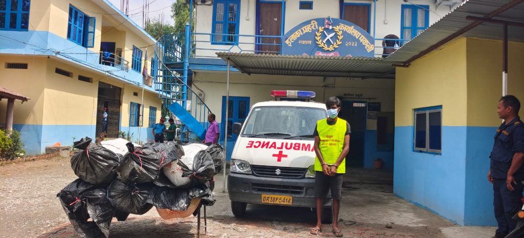 भारतीय एम्बुलेन्सबाट नेपाल प्रहरीले १८० केजी गाँजा बरामद गरेको छ
