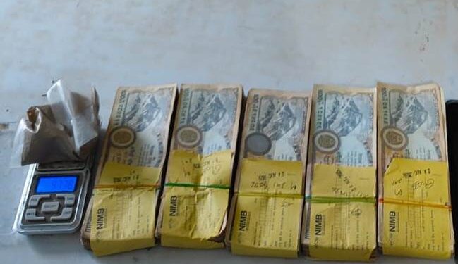 कोशी गाउँपालिका १ लौकही बजारबाट ब्राउन सुगर र नगदसहित दुई जना पक्राउ