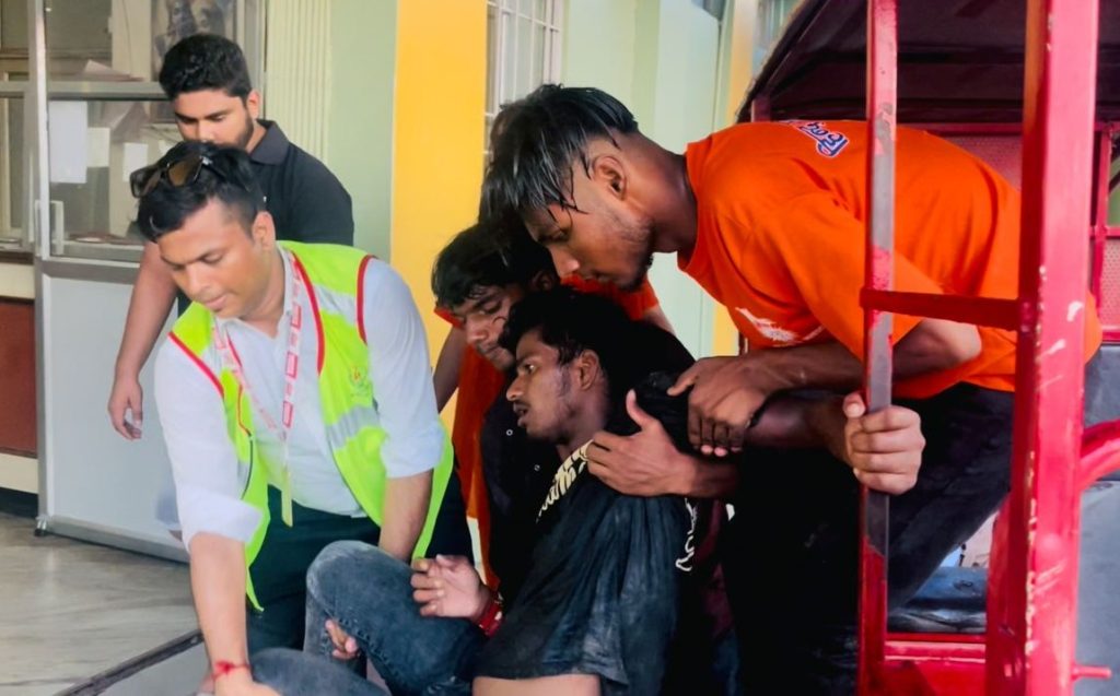 समाचार खोज्दै हिँडेका पत्रकार,जीवन बचाउँदै फर्किए